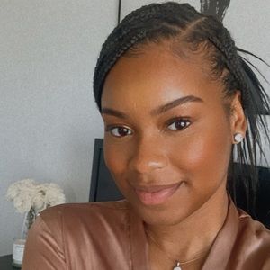 Meet your Posher, Courtney